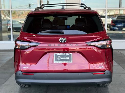 New 2026 Toyota Sienna XLE image 11