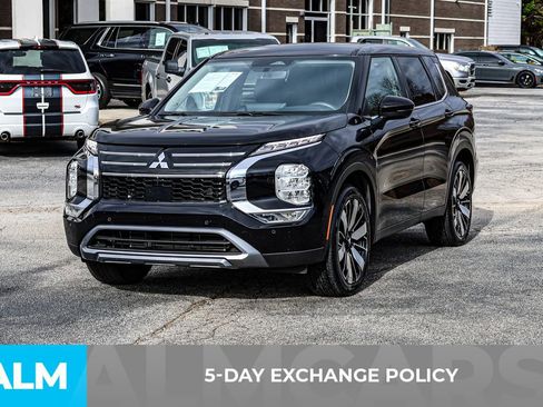 Used 2025 Mitsubishi Outlander SE image 4