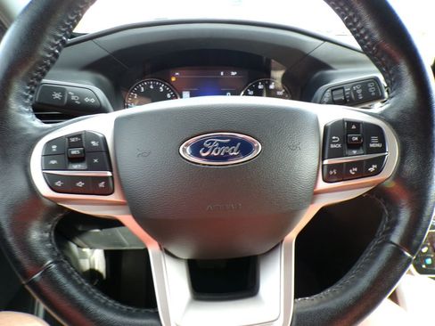 Used 2022 Ford Explorer Limited image 16