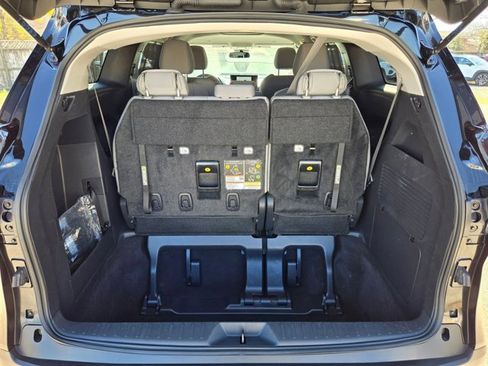 Used 2025 Toyota Sienna LE image 7