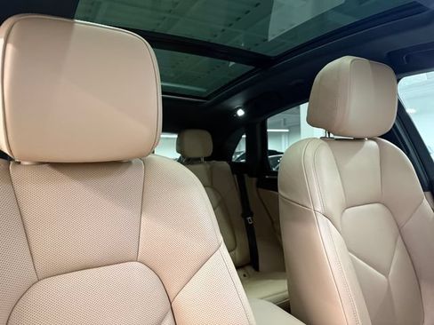 Certified 2026 Porsche Macan AWD/4WD image 28