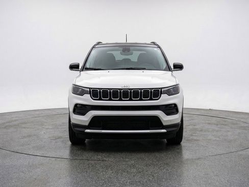 Used 2025 Jeep Compass Limited AWD/4WD image 2
