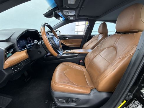 Used 2019 Toyota Avalon Limited image 11