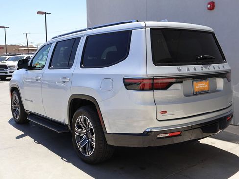 Used 2022 Jeep Wagoneer Series III AWD/4WD image 3