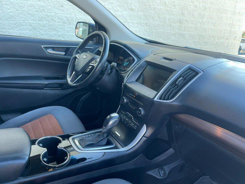 Used 2018 Ford Edge SEL w/ Equipment Group 201A AWD/4WD image 3