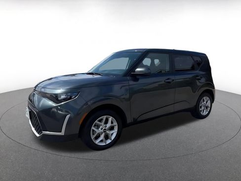 Used 2025 Kia Soul LX w/ LX Technology Package FWD image 8