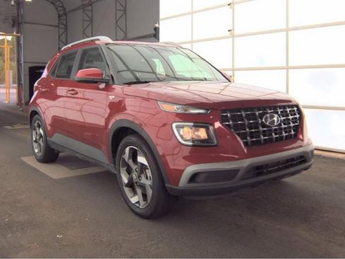 Used 2023 Hyundai Venue SEL image 4