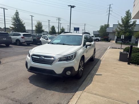 Used 2018 Subaru Outback 3.6R Limited AWD/4WD image 7