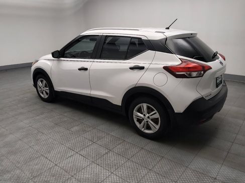 Used 2018 Nissan Kicks S image 3