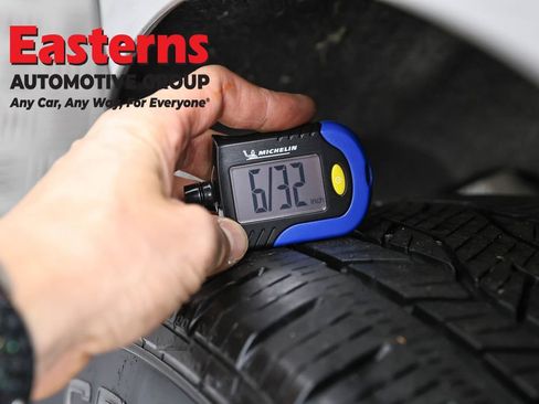 Used 2021 Buick Enclave Essence w/ Sport Touring Edition image 31