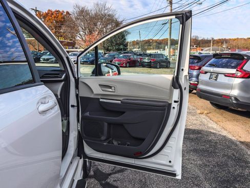 Used 2024 Toyota Sienna LE image 23