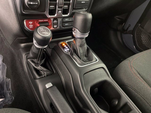 Used 2025 Jeep Wrangler Unlimited Rubicon w/ Convenience Group AWD/4WD image 30