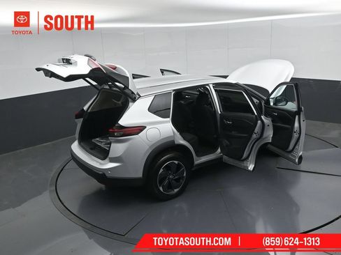 Used 2024 Nissan Rogue SV AWD/4WD image 52