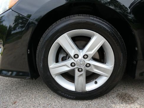 Used 2012 Toyota Camry SE FWD image 28