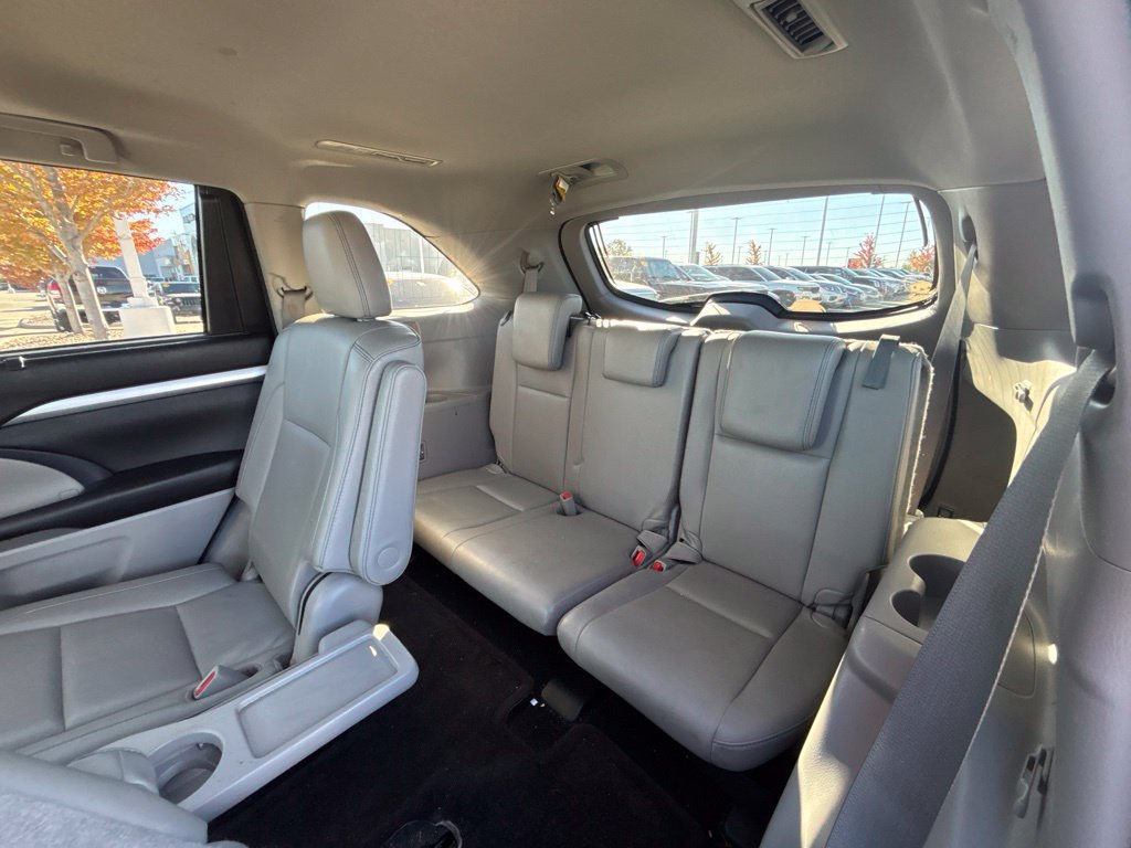 Used 2018 Toyota Highlander XLE FWD image 14