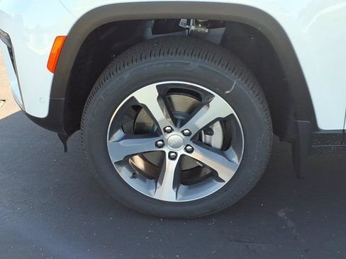 New 2026 Jeep Grand Cherokee L Limited w/ Luxury Tech Group II AWD/4WD image 22