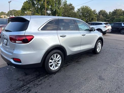 Used 2019 Kia Sorento FWD V6 image 3