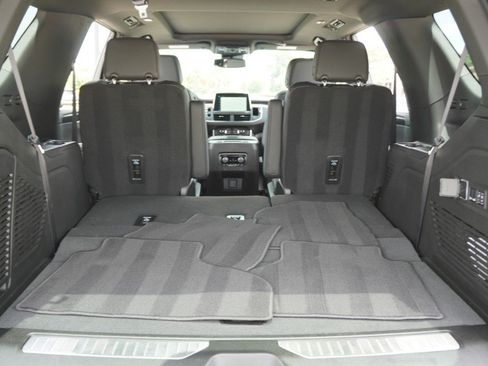 Used 2024 Chevrolet Tahoe RST w/ Luxury Package AWD/4WD image 37