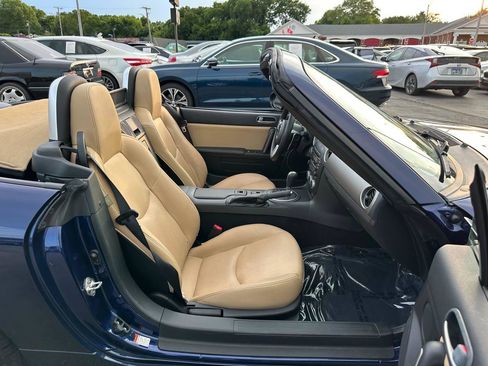 Used 2010 MAZDA MX-5 Miata Grand Touring w/ Premium Pkg RWD image 23