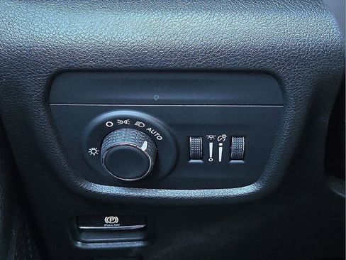 Used 2023 Jeep Grand Cherokee Altitude image 25