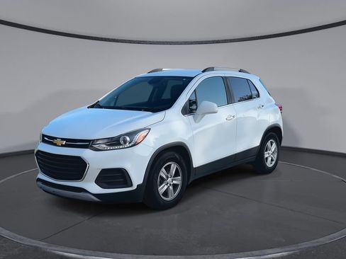 Used 2019 Chevrolet Trax LT w/ LT Convenience Package FWD image 4