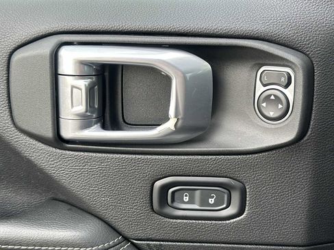 Used 2021 Jeep Wrangler Unlimited Sahara w/ Uconnect 4C Nav & Sound Group image 15