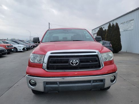 Used 2011 Toyota Tundra 4x4 CrewMax image 2