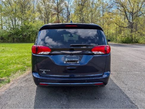 Used 2018 Chrysler Pacifica Touring-L Plus FWD image 6