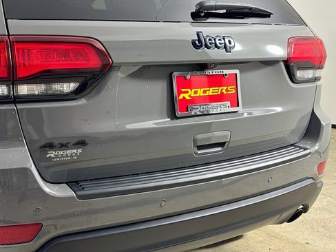 Used 2019 Jeep Grand Cherokee Laredo AWD/4WD image 28