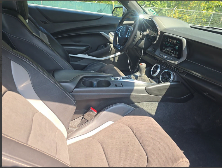 Used 2018 Chevrolet Camaro SS RWD image 5
