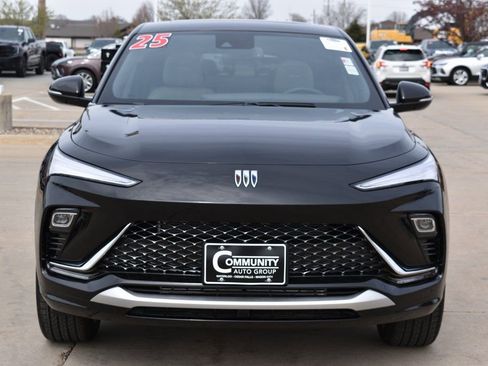 New 2025 Buick Envista Avenir image 2