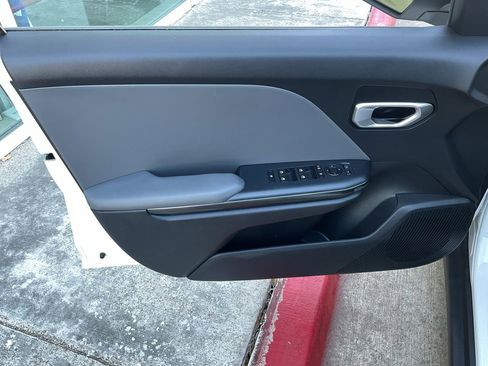 Used 2025 Kia K4 LXS image 12