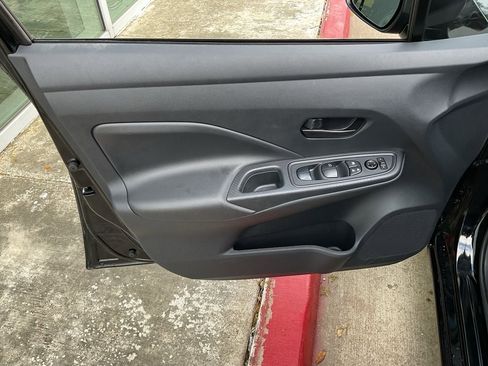 Used 2025 Nissan Versa S w/ Trunk Package image 13