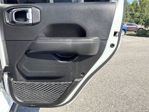 Used 2022 Jeep Wrangler Unlimited Rubicon w/ Trailer Tow Package image 31