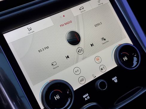 Used 2018 Land Rover Range Rover Sport SE image 19