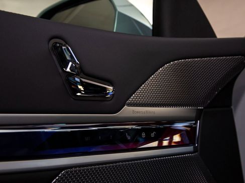 Certified 2025 BMW 760i xDrive w/ Executive Package image 14