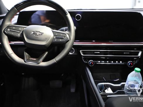 Used 2024 Chevrolet Traverse RS w/ LPO, Floor Liner Package image 8