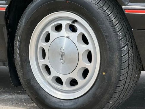 Used 1988 Ford Mustang LX image 19