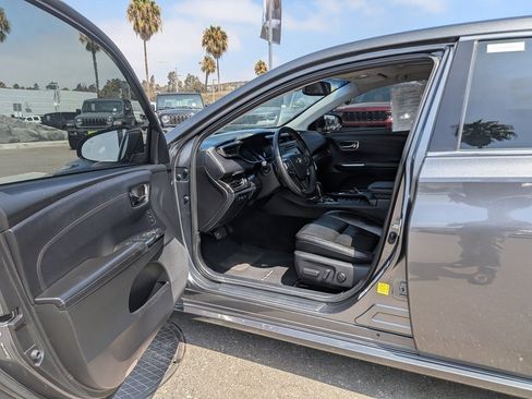 Used 2017 Toyota Avalon XLE image 8