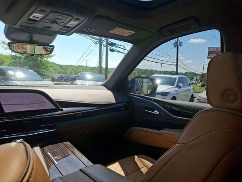 Used 2023 Cadillac Escalade Premium Luxury AWD/4WD image 11