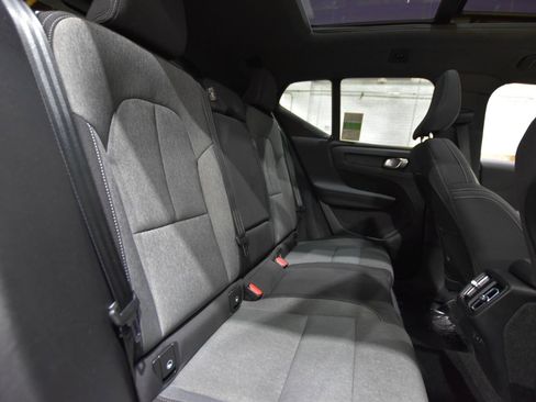 Used 2025 Volvo XC40 B5 Core image 45