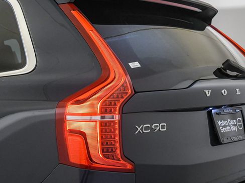 Certified 2025 Volvo XC90 T8 Ultra w/ Protection Package Premier AWD/4WD image 12