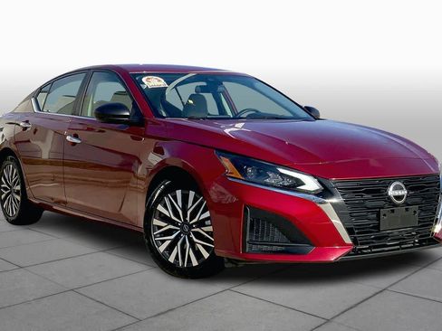 Used 2025 Nissan Altima 2.5 SV image 3