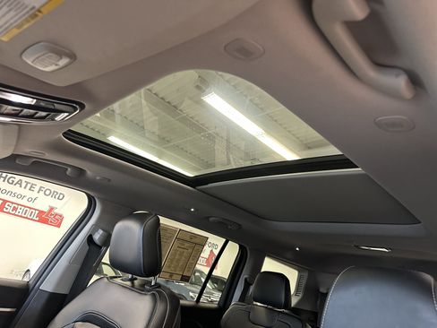 Used 2023 Jeep Grand Cherokee L Limited image 4