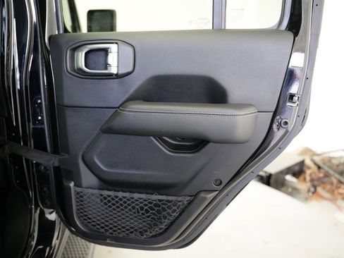Used 2019 Jeep Wrangler Unlimited Sahara w/ Uconnect 4C Nav & Sound Group AWD/4WD image 35