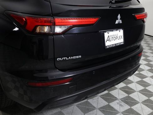 Used 2024 Mitsubishi Outlander ES image 41
