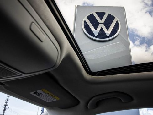 Used 2017 Volkswagen Jetta SE image 42