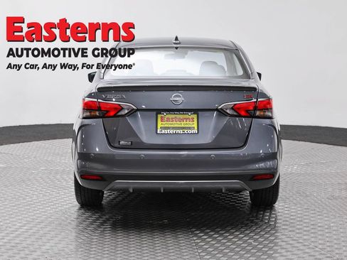 Used 2024 Nissan Versa SR FWD image 6