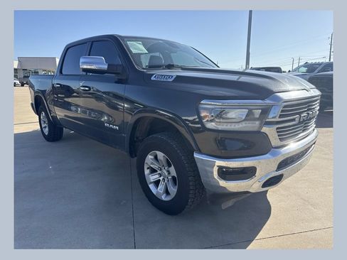 Used 2019 RAM 1500 Laramie AWD/4WD image 1