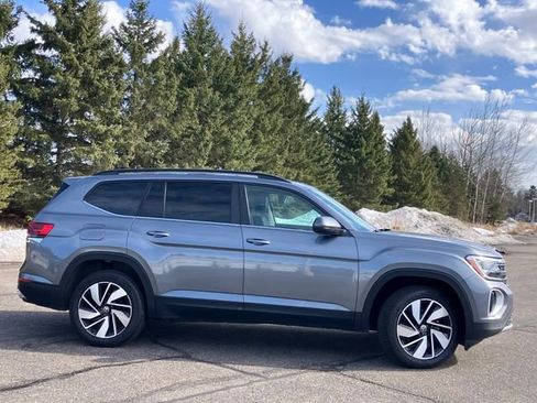 Used 2024 Volkswagen Atlas SE image 24